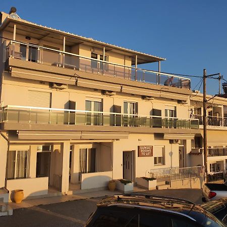 Sunset_Apartments Only 15 Meters From The Sea Neos Marmaras Esterno foto
