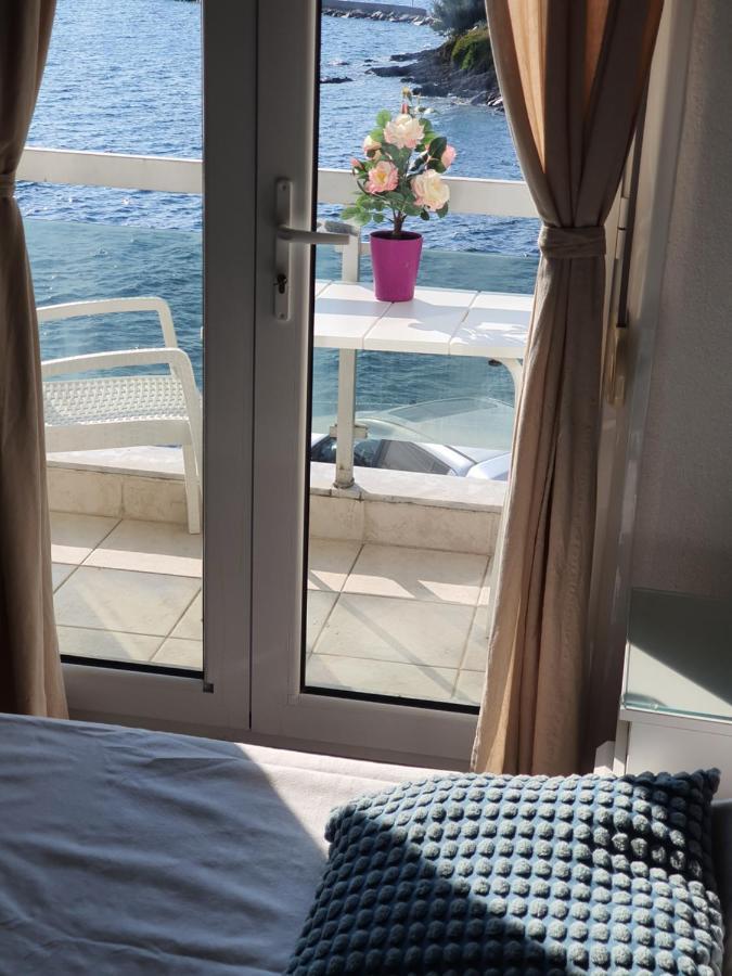 Sunset_Apartments Only 15 Meters From The Sea Neos Marmaras Esterno foto