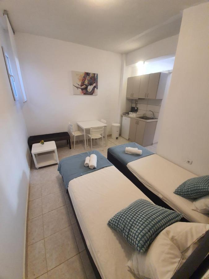 Sunset_Apartments Only 15 Meters From The Sea Neos Marmaras Esterno foto