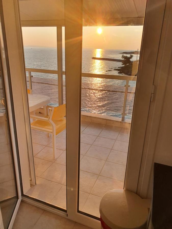 Sunset_Apartments Only 15 Meters From The Sea Neos Marmaras Esterno foto