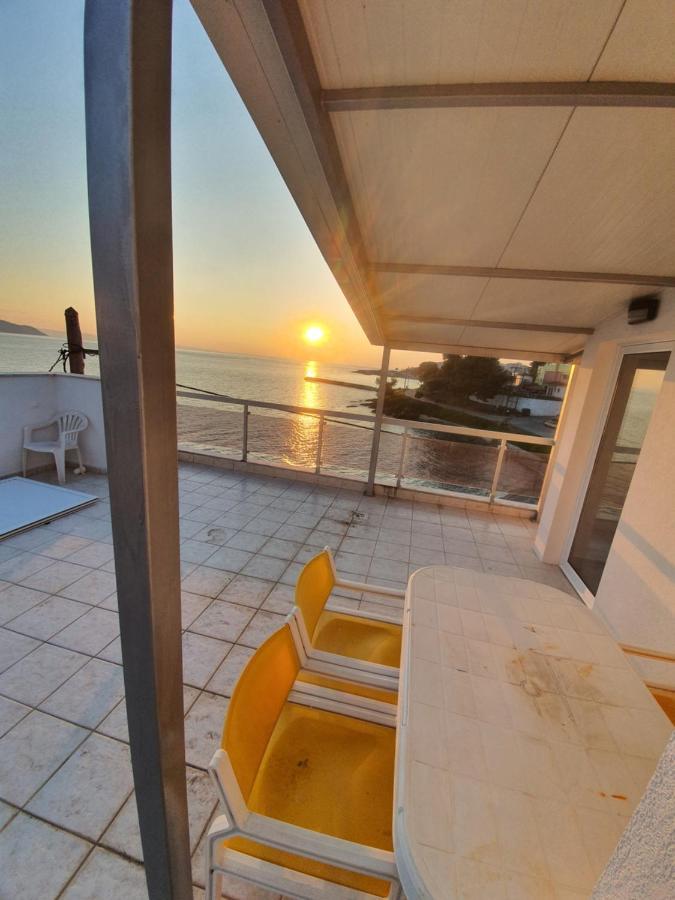 Sunset_Apartments Only 15 Meters From The Sea Neos Marmaras Esterno foto