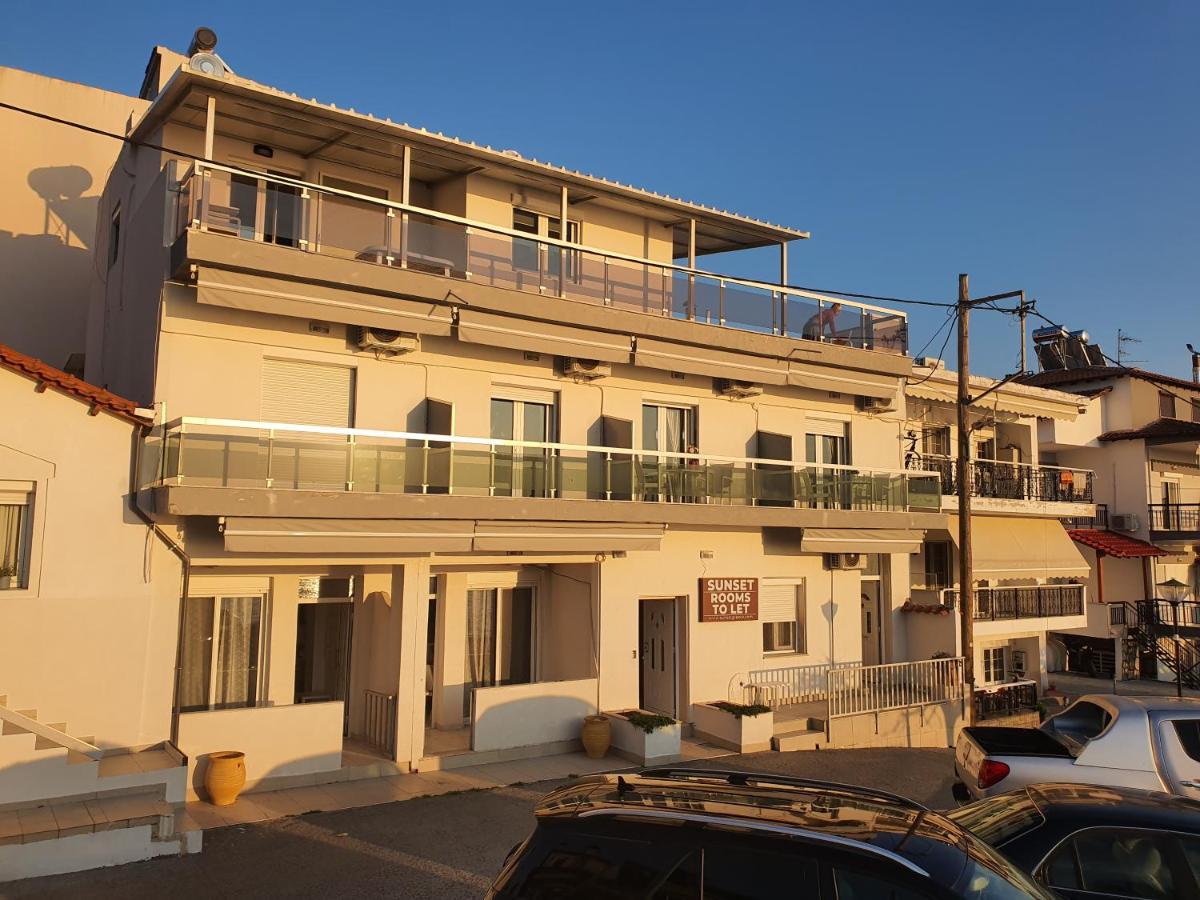 Sunset_Apartments Only 15 Meters From The Sea Neos Marmaras Esterno foto