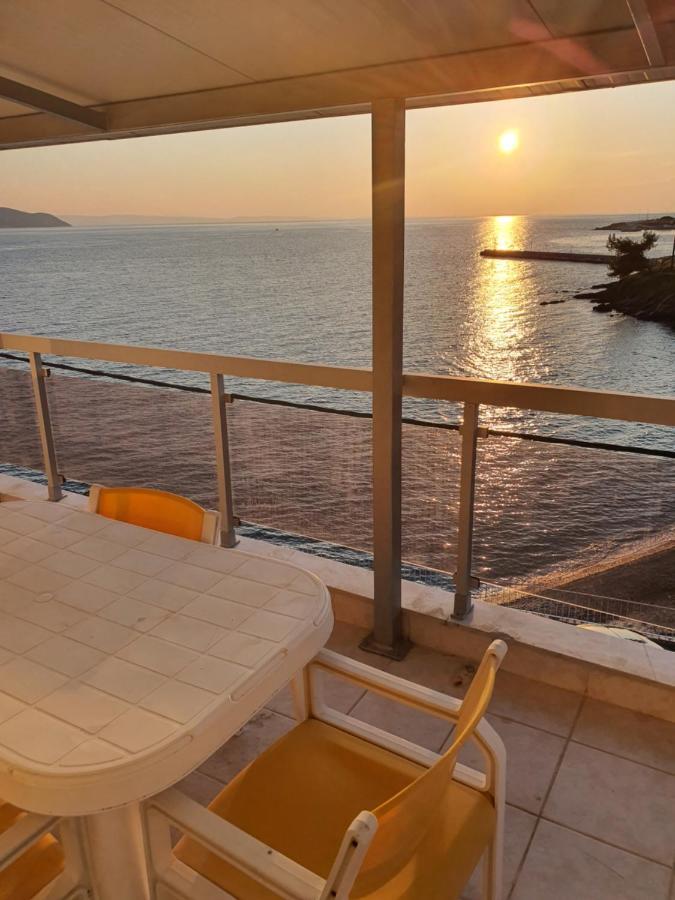 Sunset_Apartments Only 15 Meters From The Sea Neos Marmaras Esterno foto