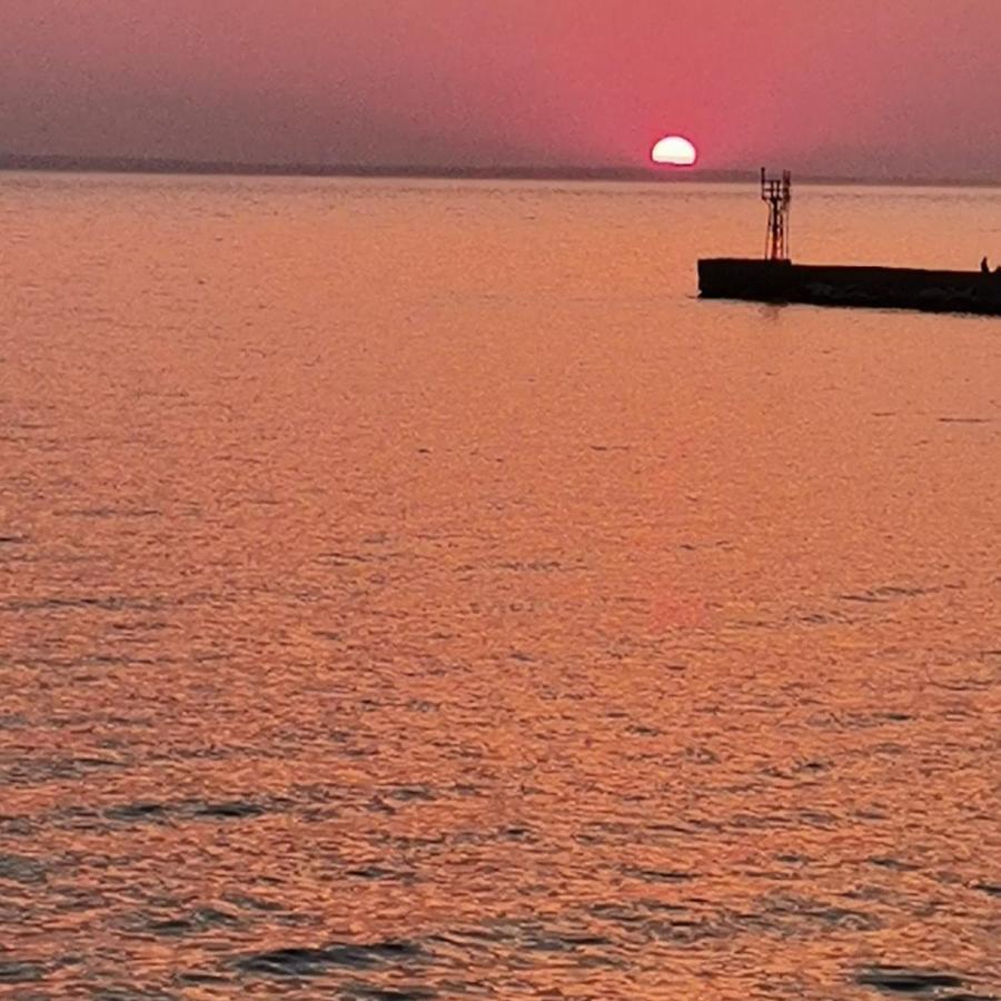 Sunset_Apartments Only 15 Meters From The Sea Neos Marmaras Esterno foto